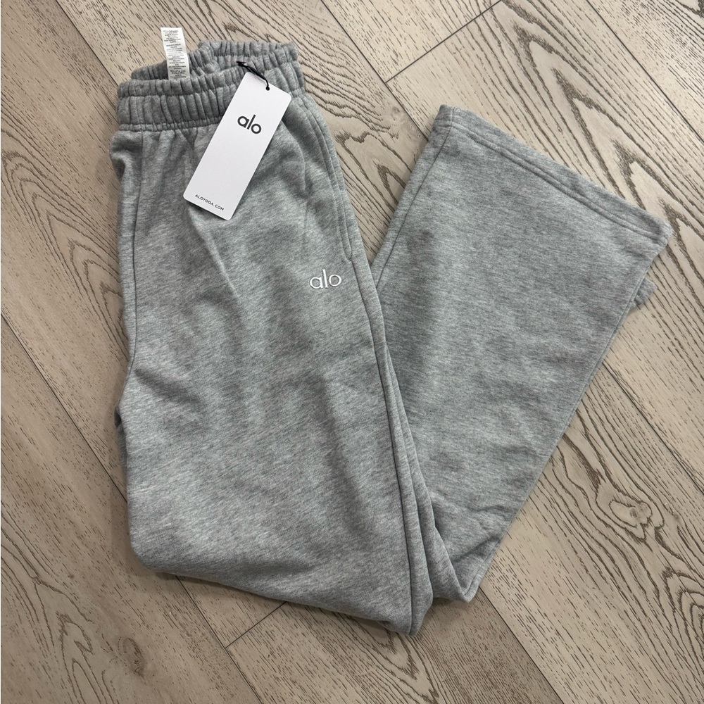 ALO Yoga Women’s Light Gray Joggers